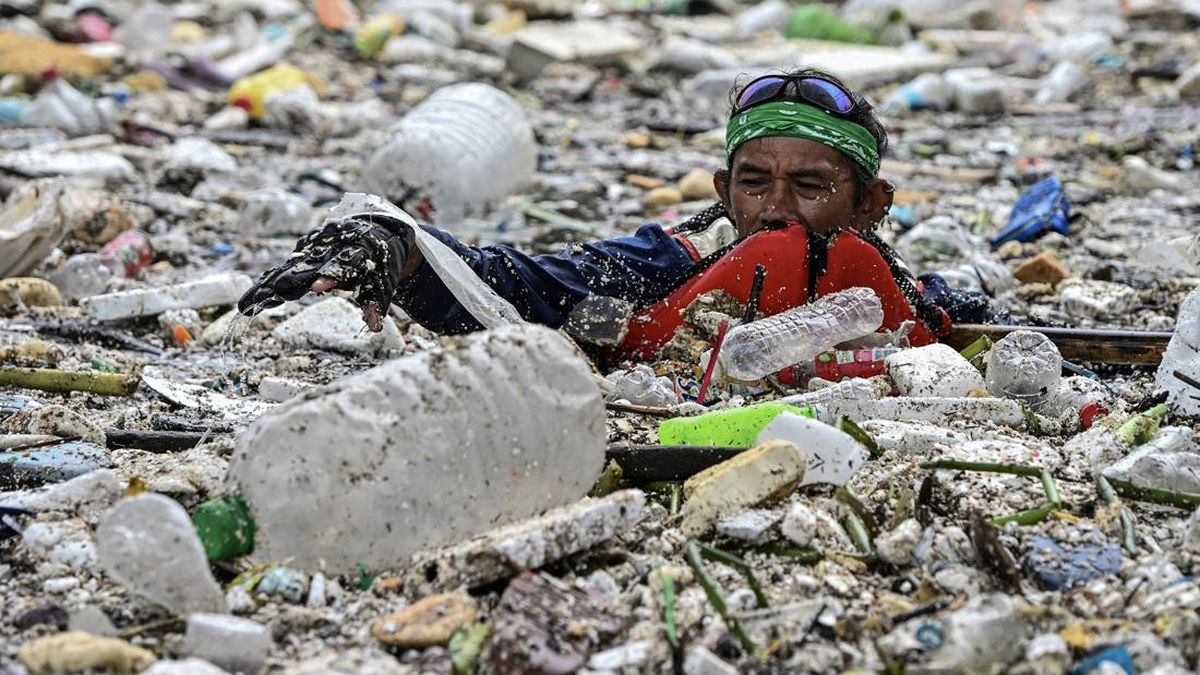FOTO: Filipina Diterjang 'Lautan' Sampah Gegara Musim Hujan