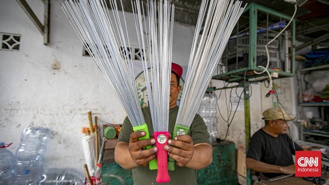 Menyulap Limbah Botol Plastik Menjadi Cuan