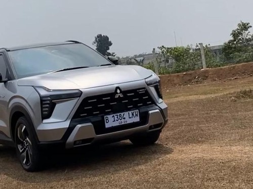 Mitsubishi Xforce HEV menggunakan mesin kode 4A92 1.600 cc 4-silinder Atkinson Cycle yang dipadukan dengan motor listrik.