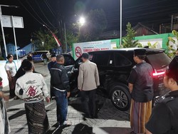 Kronologi Laka Alphard Kiai Anwar Zahid Ditabrak Truk di Bojonegoro