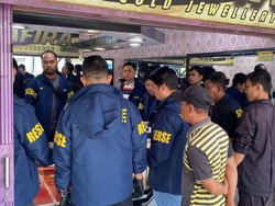 Polda Riau Geledah Toko Diduga Jual Hasil PETI, Ratusan Gram Emas Disita