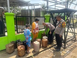 Atasi Kesulitan Air Warga, Polda Sumsel Bangun Sumur Bor di Sukajaya