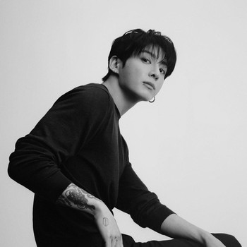 5 Potret Jungkook BTS di Kampanye Terbaru Chanel