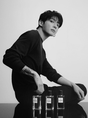 5 Potret Jungkook BTS di Kampanye Terbaru Chanel