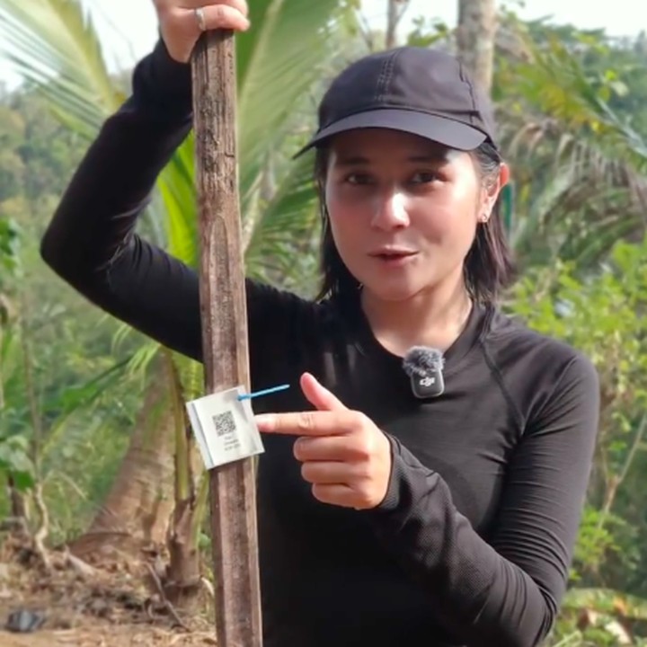 <p>Di hari ulang tahun Omara yang ke-27, pada 10 Agustus 2026, Prilly menunjukkan sisi romantisnya dengan memberikan kejutan tak terduga. Prilly menghadiahkan 270 pohon kopi untuk Omara yang berulang tahun, Bunda. "Hadiah ulang tahun berupa tanaman hidup untuk cinta dalam hidupku, @omara.esteghlal. Selamat ulang tahun, cintaku," tulis Prilly dalam unggahannya di Instagram. (Foto: Instagram @prillylatuconsina96)</p>