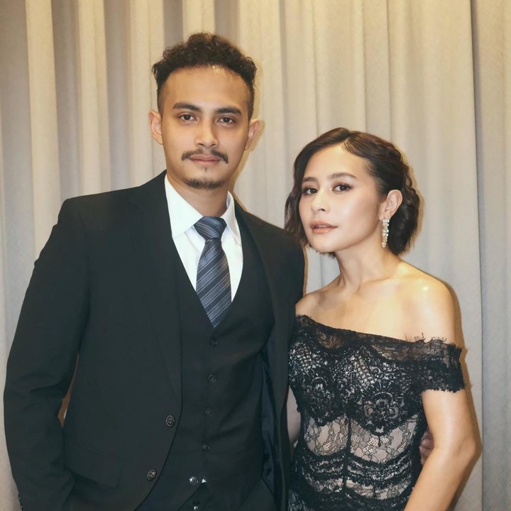 <p>Artis Prilly Latuconsina sudah setahun belakangan ini menjalin hubungan asmara dengan aktor Omara Esteghlal. Sejak <em>go public</em>, Prilly sering memamerkan kemesraannya dengan sang kekasih. Tak hanya itu, pasangan ini dikenal sangat romantis, Bunda. (Foto: Instagram @prillylatuconsina96)</p>