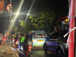 Simpang Hek Kramat Jati Macet Panjang Malam Ini Imbas Perbaikan Jalan