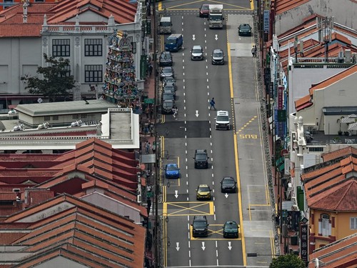Memiliki mobil pribadi di Singapura semakin tidak masuk akal karena masyarakat dikenakan biaya tinggi di luar harga mobilnya. (Photo by Jam STA ROSA / AFP)