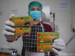 Inovasi Pemuda di Jambi Raup Cuan dari Kulit Kopi Jadi Minuman Teh Herbal