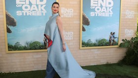 Cast member Anne Hathaway attends the world premiere for the film 'The End of Oak Street' in Los Angeles, California, U.S., August 9, 2026. REUTERS/Mario Anzuoni