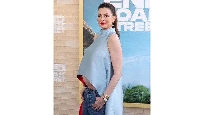 Anne Hathaway attends the World Premiere of Warner Bros.'
