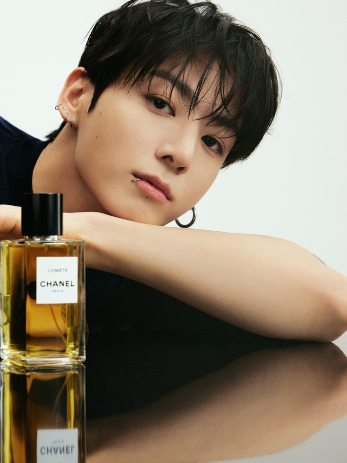 Tren datang silih berganti, namun si &lsquo;Golden Maknae&rsquo; kembali membuktikan popularitas yang tak pernah padam sedikitpun lewat jumlah likes, reposts, serta komen yang CHANEL dapatkan pada beberapa unggahan terbaru mereka. / Foto: instagram.com/chanel.beauty
