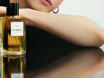 Tren datang silih berganti, namun si &lsquo;Golden Maknae&rsquo; kembali membuktikan popularitas yang tak pernah padam sedikitpun lewat jumlah likes, reposts, serta komen yang CHANEL dapatkan pada beberapa unggahan terbaru mereka. / Foto: instagram.com/chanel.beauty