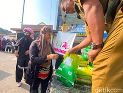 Lusi dan Perjuangan Berburu Beras Murah di Cimahi