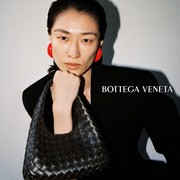 5 Tas Bottega Veneta yang Jadi Ikon Musim Panas Tahun Ini