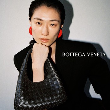 5 Tas Bottega Veneta yang Jadi Ikon Musim Panas Tahun Ini