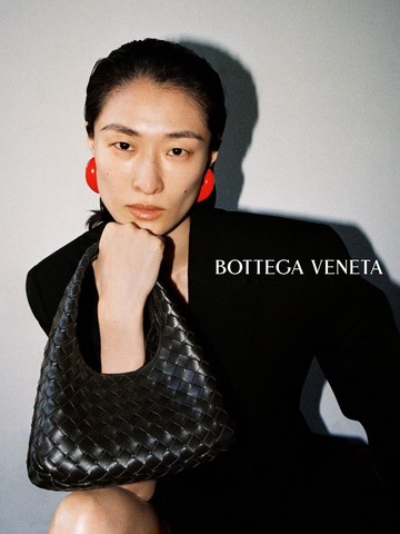 5 Tas Bottega Veneta yang Jadi Ikon Musim Panas Tahun Ini