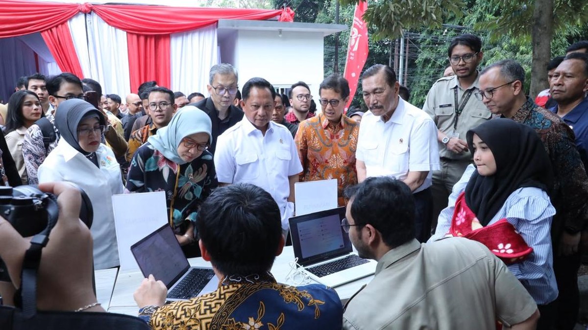 Luhut Ungkap Peran AI di Balik Akta Kelahiran Otomatis