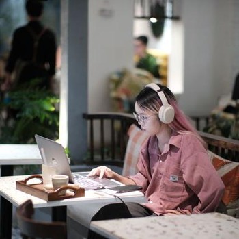 5 Alasan Mendengarkan Musik Favorit Bisa Meredakan Stres