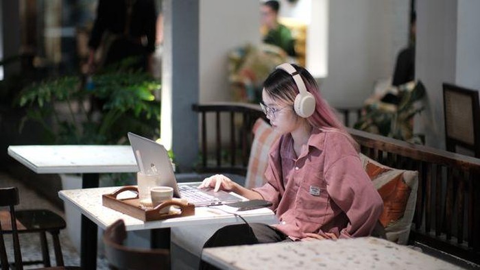 5 Alasan Mendengarkan Musik Favorit Bisa Meredakan Stres
