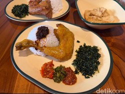 CeUna: Lezatnya Ayam Goreng Basah Khas Bandung dengan 4 Jenis Sambal