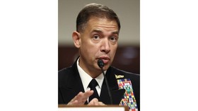 Tujuh personel angkatan laut Amerika Serikat dikabarkan tewas karena bertengkar di atas kapal induk USS Abraham Lincoln.