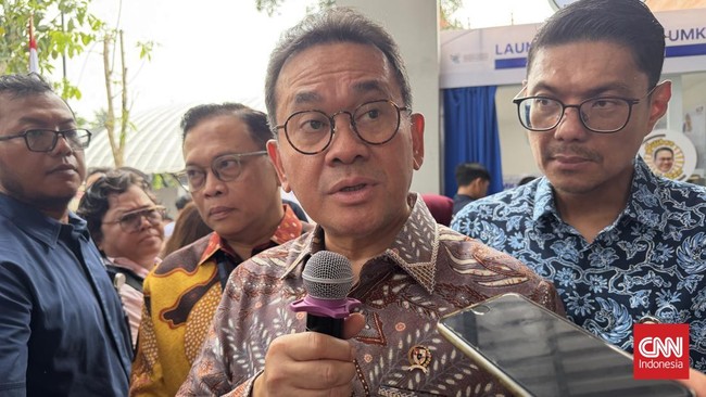 Menteri Perdagangan (Mendag) Budi Santoso dalam konferensi pers di Kemendag, Jakarta Pusat, Rabu (12/8).