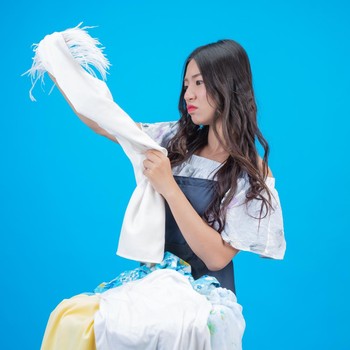 Cara Membersihkan Noda Sunscreen di Baju Putih