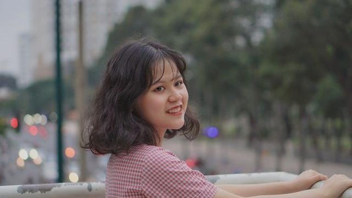 7 Ciri Kepribadian Perempuan yang Suka Makeup Natural