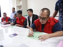 3 Eks Pejabat ESDM Jatim Tersangka Pungli Dilimpahkan ke Kejari Surabaya