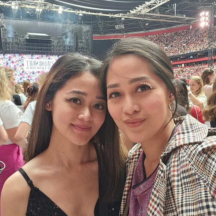 <p>Gracia pun menyampaikan terima kasih sekaligus&nbsp;mengaku bangga terhadap Gisela, Bunda. &ldquo;Melihat kamu bahagia adalah hal yang luar biasa untuk aku dan ibu. Terimakasih selalu menjadi anak dan adik yang membanggakan selama ini,&rdquo; tuturnya.&nbsp;(Foto: Instagram @graciaz14)</p>