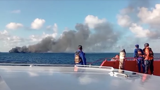Kapal Putri Yasmin Terbakar di Selat Lombok, 1 Penumpang Meninggal