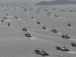 Video Topan Reda, 8.000 Kapal Nelayan Tiongkok Tancap Gas ke Laut!