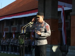 Pimpin Apel Pagi, Kapolda Bali Beri Penghargaan untuk Personel Berprestasi