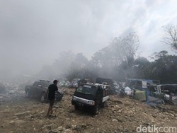Asap Pekat Selimuti Kuningan Akibat Kebakaran TPSA Ciniru