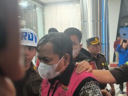 Kejagung: 2 Tersangka Pegawai Pajak Diminta PT TPL Manipulasi Ekspor Pulp