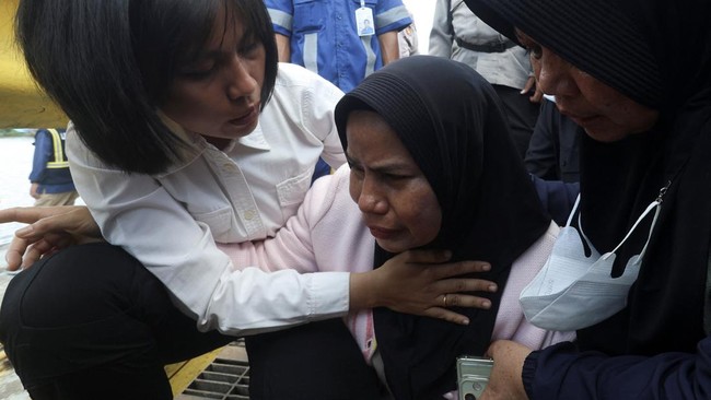 KM Putri Yasmin Terbakar di Perairan Lombok Barat