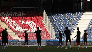 Soccer Football - UEFA Super Cup - Paris St Germain Training - Stadion Salzburg, Salzburg, Austria - August 11, 2026 General view of Paris St Germain players during training. REUTERS/Gintare Karpaviciute