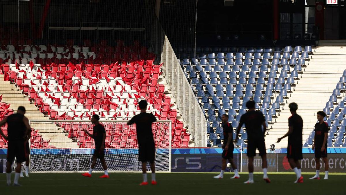 FOTO: PSG Incar Piala Super Eropa Kedua