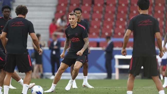 Paris Saint-Germain's players including new French defender #12 Lucas Digne (C) take part in a training session on August 11, 2026, the eve of the UEFA Supercup football match between Champions League winners Paris Saint Germain (PSG) and Europa Leag
