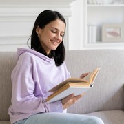 4 Manfaat Rutin Membaca Buku 20 Menit Setiap Pagi