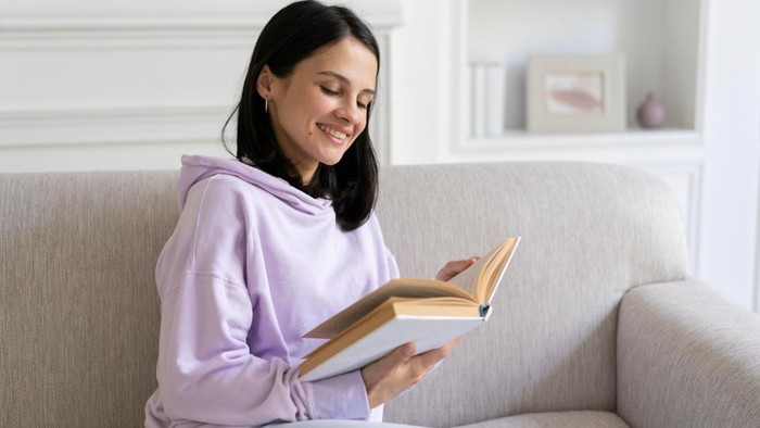 4 Manfaat Rutin Membaca Buku 20 Menit Setiap Pagi