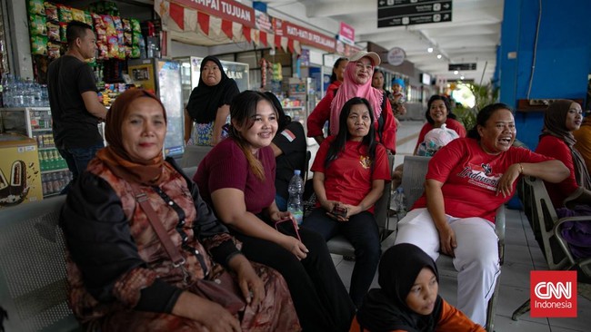 Keseruan Lomba 17-an di Terminal Kampung Rambutan