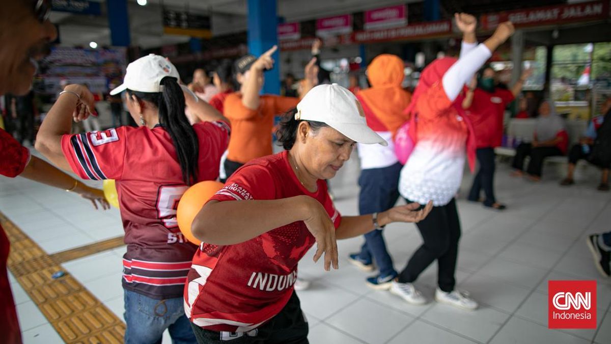 FOTO: Keseruan Lomba 17-an di Terminal Kampung Rambutan