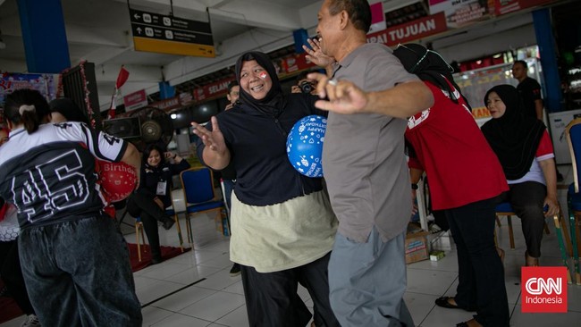 Keseruan Lomba 17-an di Terminal Kampung Rambutan