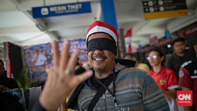 Keseruan Lomba 17-an di Terminal Kampung Rambutan