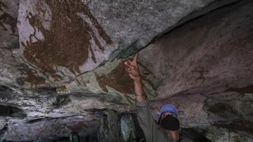 FOTO: Menyingkap Tabir Lukisan Tertua Dunia di Pulau Muna Sulawesi
