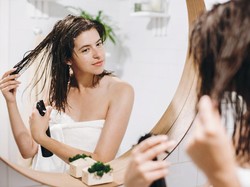 Viral Bilas Rambut Pakai Cuka Apel, Benarkah Efektif Atasi Ketombe?