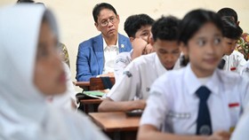 Menteri Keuangan Purbaya Yudhi Sadewa menyatakan kesiapannya menyiapkan anggaran pengadaan papan edukasi digital atau Interactive Flat Panel (IFP) agar nantinya setiap satu ruang kelas di Indonesia memiliki satu perangkat.