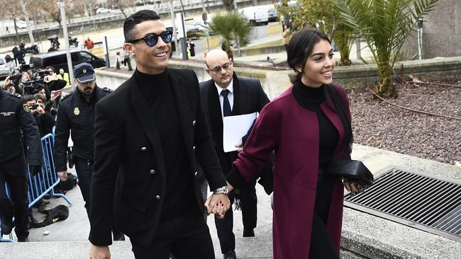 Juventus' forward and former Real Madrid player Cristiano Ronaldo arrives with his Spanish girlfriend Georgina Rodriguez to attend a court hearing for tax evasion in Madrid on January 22, 2019. Ronaldo is expected to be given a hefty fine after Spani